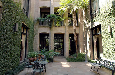 Courtyard of 3202 Huntingdon Place, River Oaks