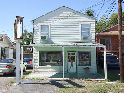 View of Beauty Salon with Garage Apartment Above at 4907 Main St., North Norhill, Near the Houston Heights