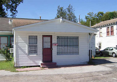 View of Corner Store at 4907 Main St., North Norhill, near the Houston Heights