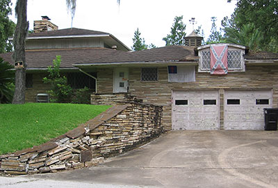 Driveway and Confederate Flag in Glenbrook Valley
