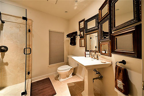 Bathroom, 938 W. Cortland St., Houston Heights