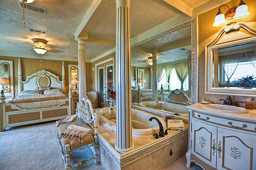 Master Bedroom Suite, 4806 Palm St., Seabrook, Texas