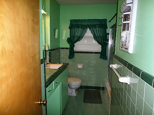 Bathroom, 4515 Elser St., Irvington, Houston