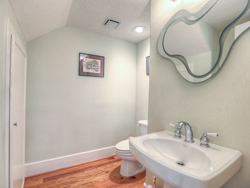 Bathroom, 1316B Willard St., Montrose, Houston