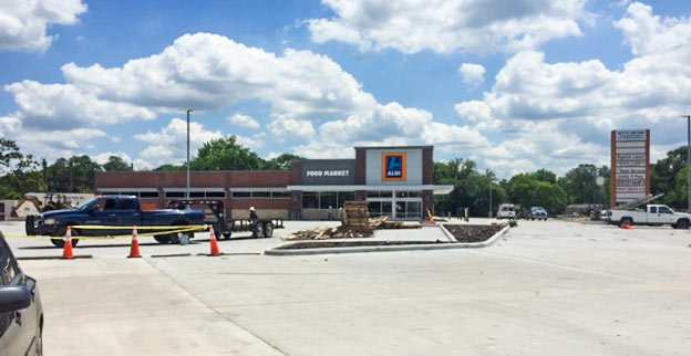 Aldi Grocery Store at 6751 Bissonnet St., Robindell, 77074